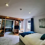 Brennan Court Guest בית הארחה