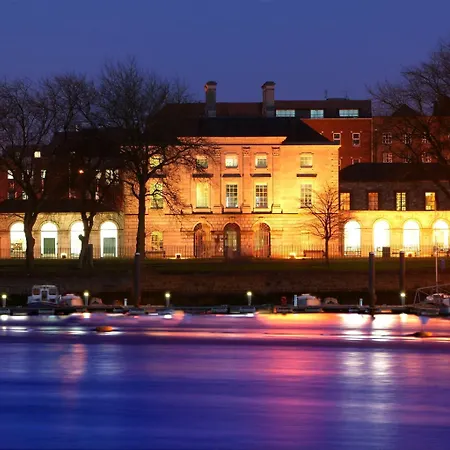 Pensionat Brennan Court Guest 3*