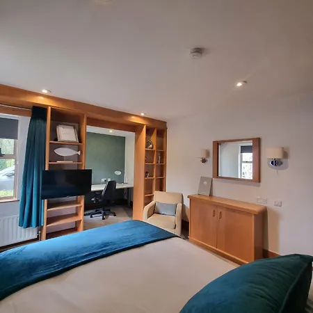 Гостевой дом Brennan Court Guest Accommodation Лимерик