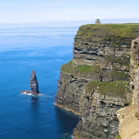 Brennan Court Guest 3*