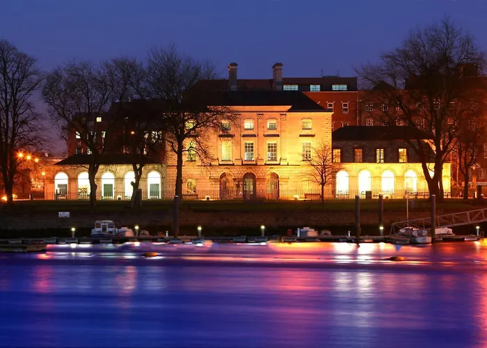 Gasthuis Brennan Court Guest 3*